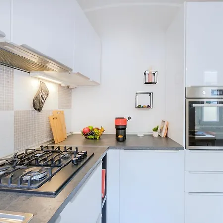 Red Ferrari House - Center Modena