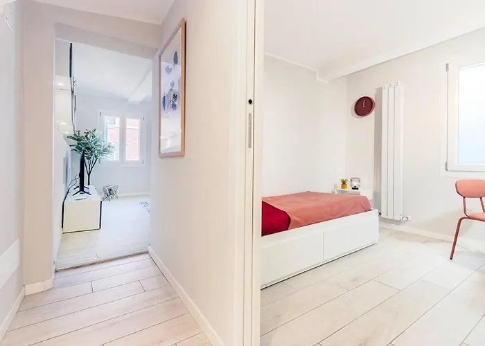 Red Ferrari House - Center Modena