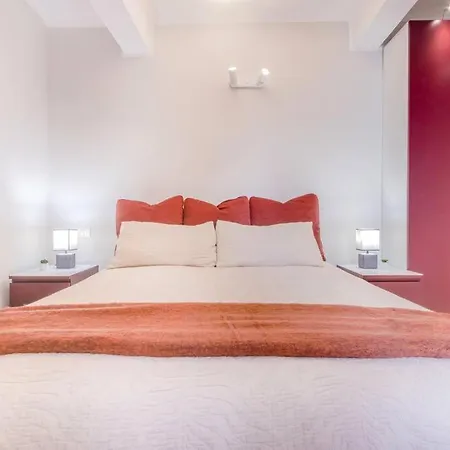 Red Ferrari House - Center Daire *