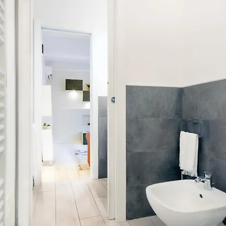 Daire Red Ferrari House - Center *