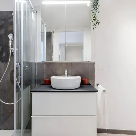 Red Ferrari House - Center * 摩德纳