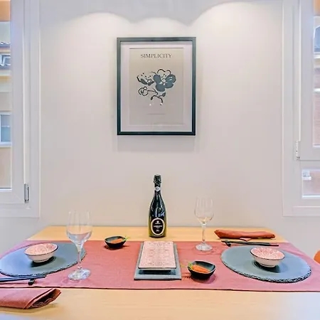 Red Ferrari House - Center 摩德纳