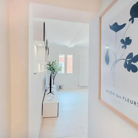 Red Ferrari House - Center Daire *