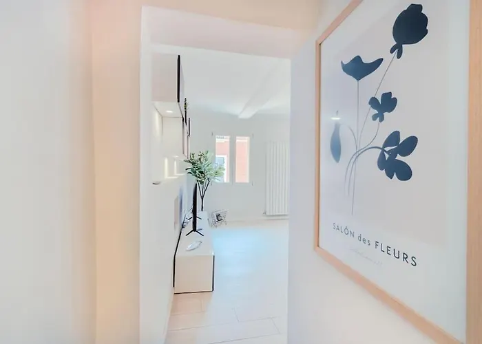 Red Ferrari House - Center Apartament *