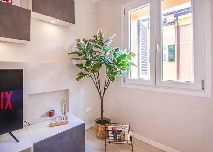 Red Ferrari House - Center Modena